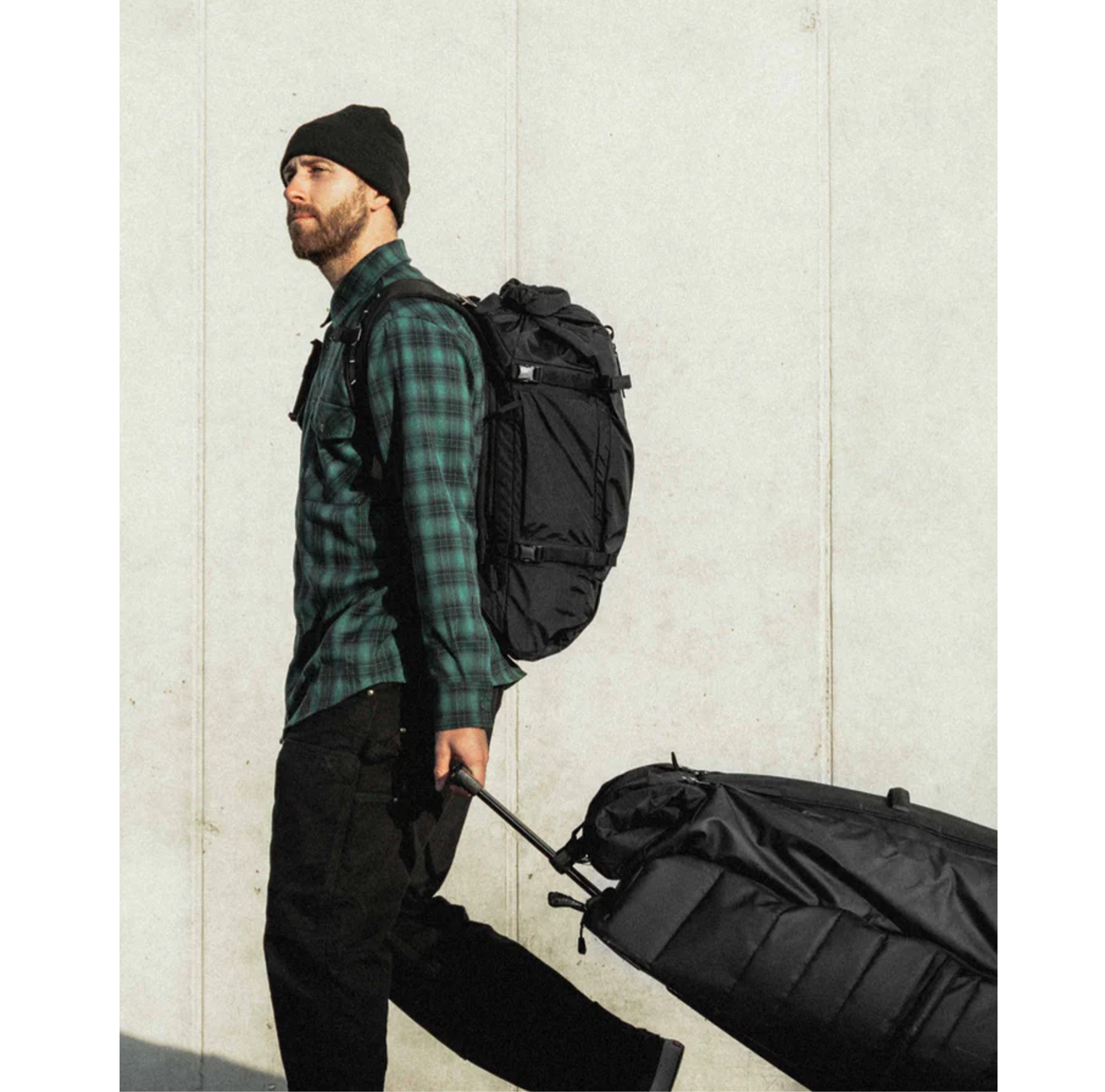 DB Snow Pro Backpack 32L Black Out Hugger Serie