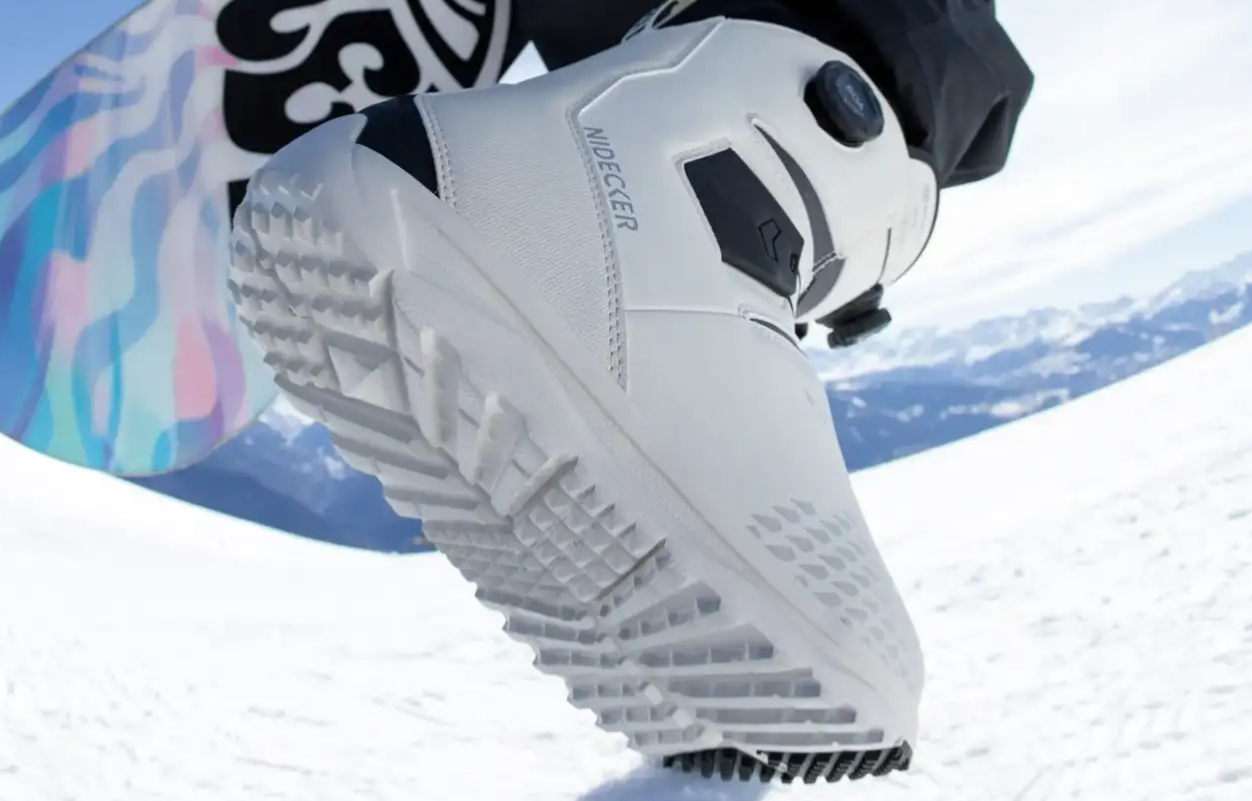 Nidecker Altai Bone WhiteSnowboardspecialist van Sideways aan het woord