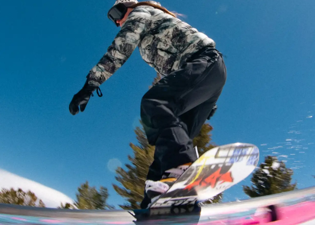 Jones Women's Rally CatSnowboardspecialist van Sideways aan het woord