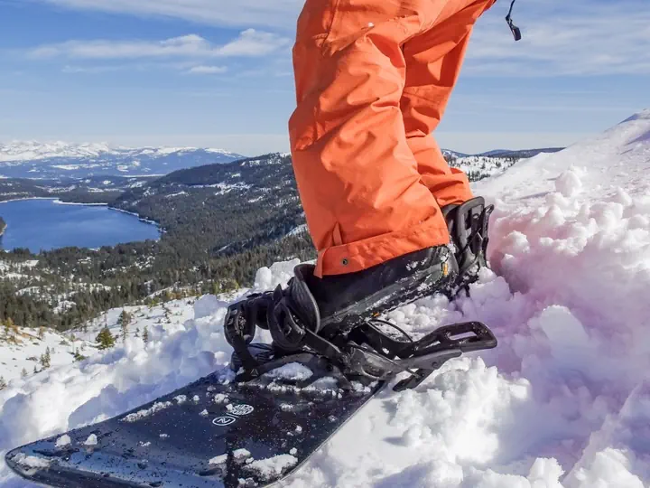 Flow Fuse Carbon Hybrid GraphiteSnowboardspecialist van Sideways aan het woord