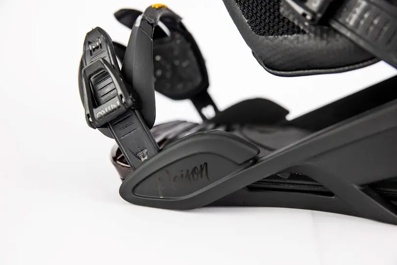 Nitro Poison Ultra BlackSnowboardspecialist van Sideways aan het woord