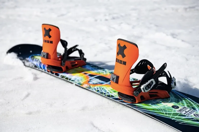 Bent Metal Axtion OrangeSnowboardspecialist van Sideways aan het woord