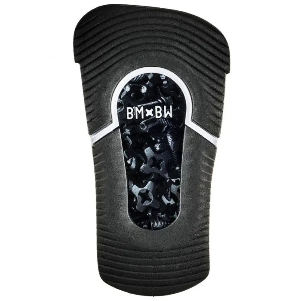 Bent Metal Axtion Black