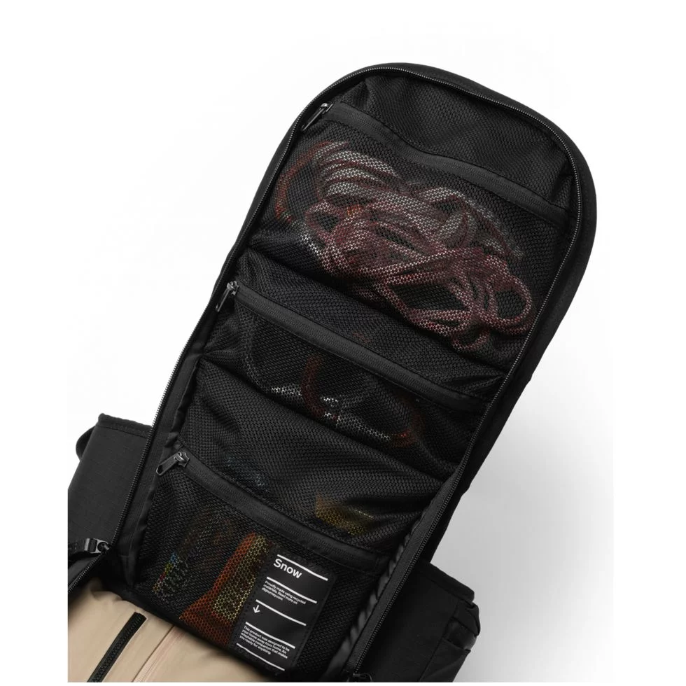 DB\u0020Snow\u0020Pro\u0020Backpack\u002032L\u0020Black\u0020Out