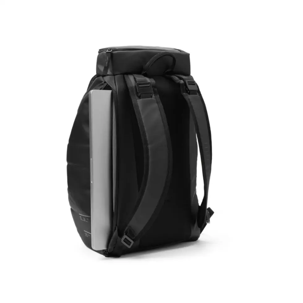 DB Hugger Backpack 20L Black Out
