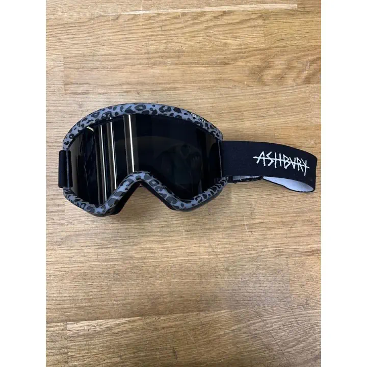 Ashbury Blackbird snowboard farrier