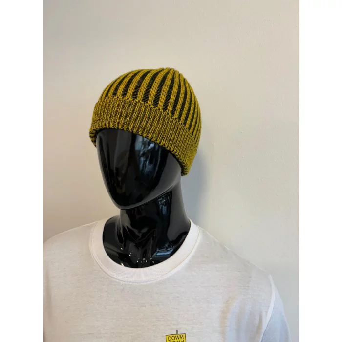 DownTown\u0020Skull\u0020Beanie\u0020black\u0020\u002D\u0020yellow